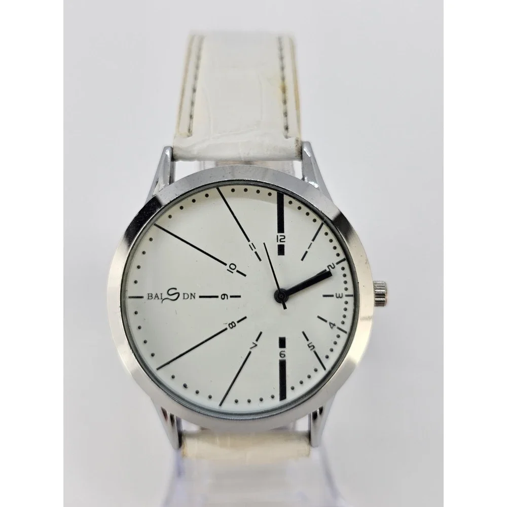 Unisex‎ Analog Watch 40MM White Dial White Faux Leather Bands New Battery
